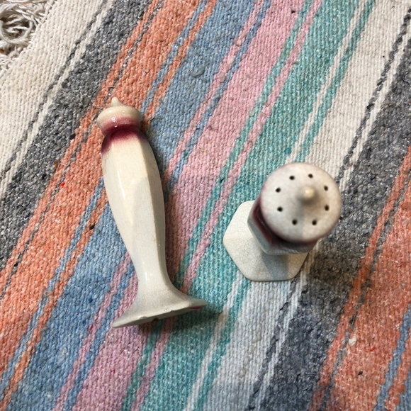 Vintage 1960's White Salt & Pepper Shakers - Picture 1 of 4